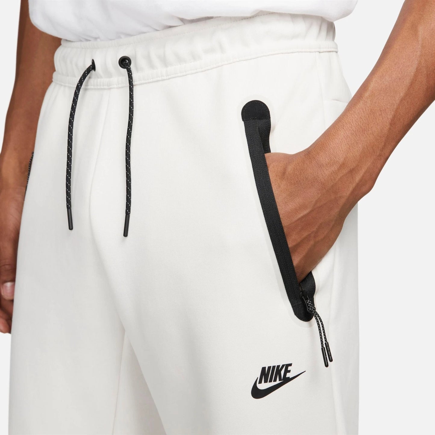 NIKE SPORTSWEAR TECH FLEECE STRAIGHT MILK WHITE DQ4312-030 KELNĖS
