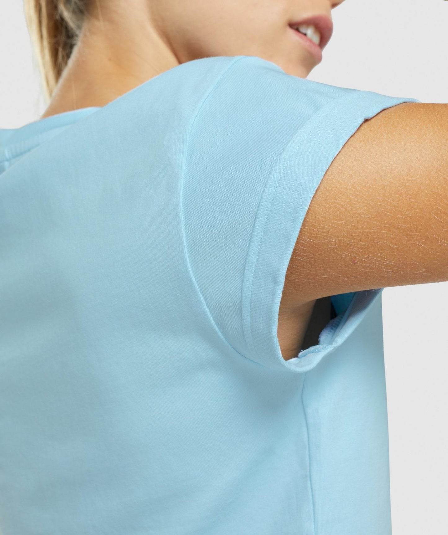 GYMSHARK LEGACY GRAPHIC CROP TEE BLUE MARŠKINĖLIAI