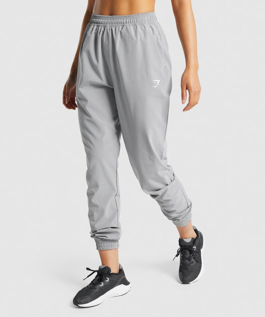 GYMSHARK TRAINING WOVEN LIGHT GREY KELNĖS