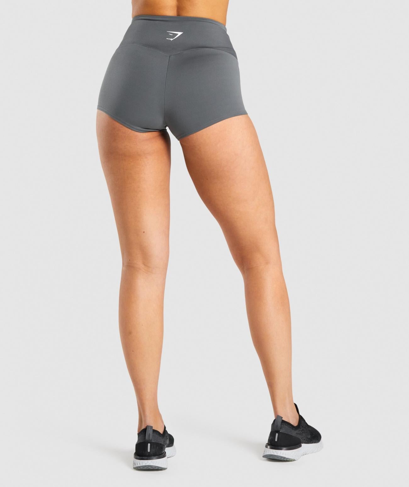 GYMSHARK TRAINING SHORT LENGTH DARK GREY ŠORTAI