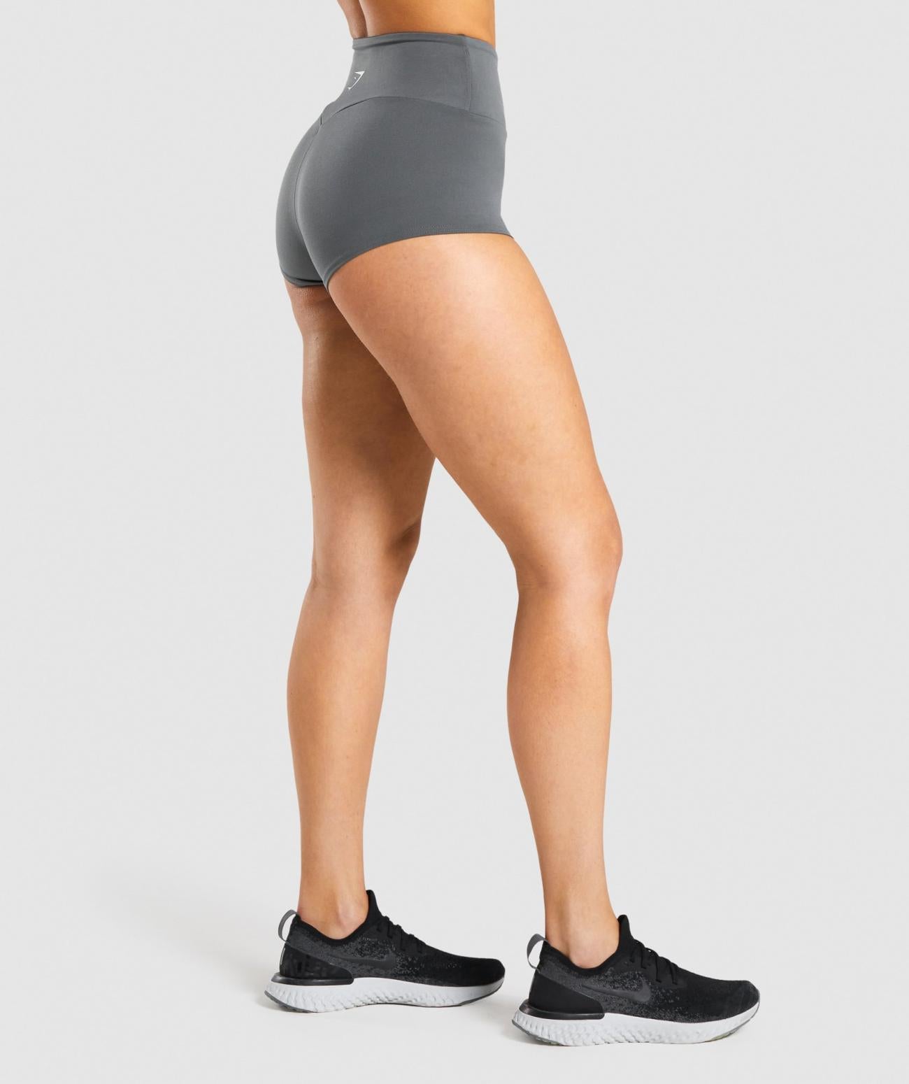 GYMSHARK TRAINING SHORT LENGTH DARK GREY ŠORTAI