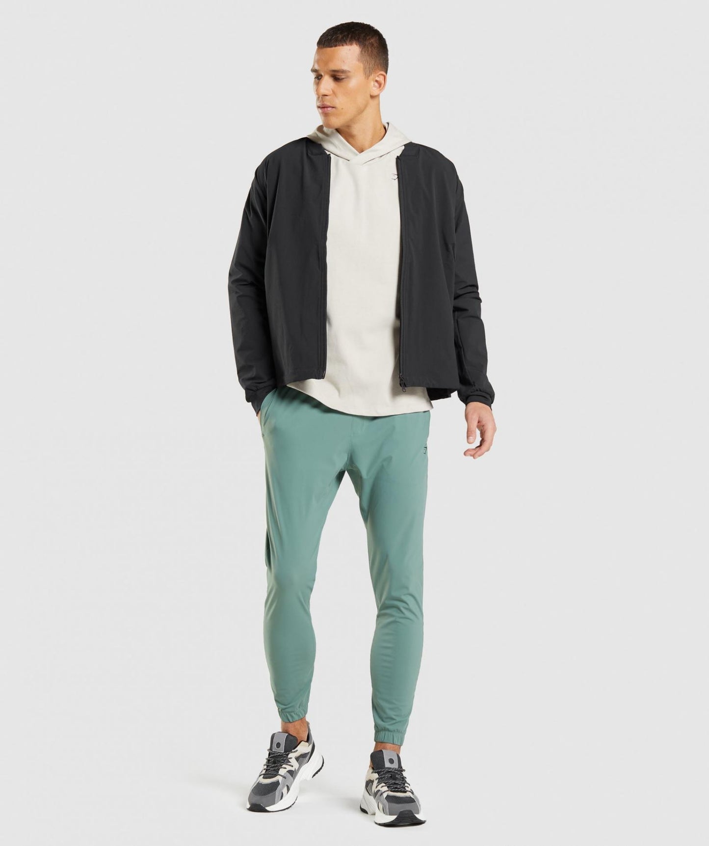GYMSHARK STUDIO JACKET BLACK STRIUKĖ