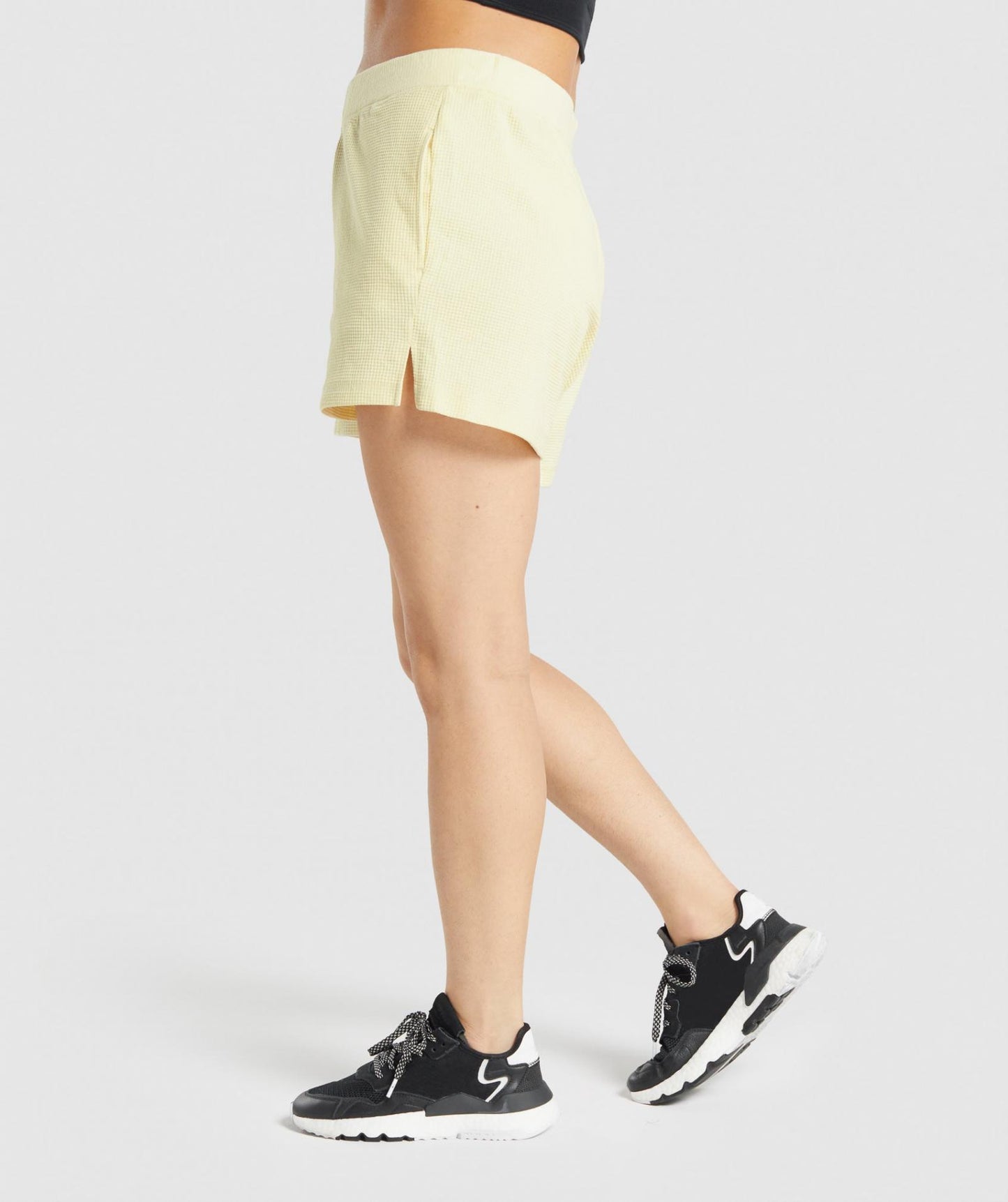GYMSHARK PAUSE LOOSE BABY YELLOW ŠORTAI