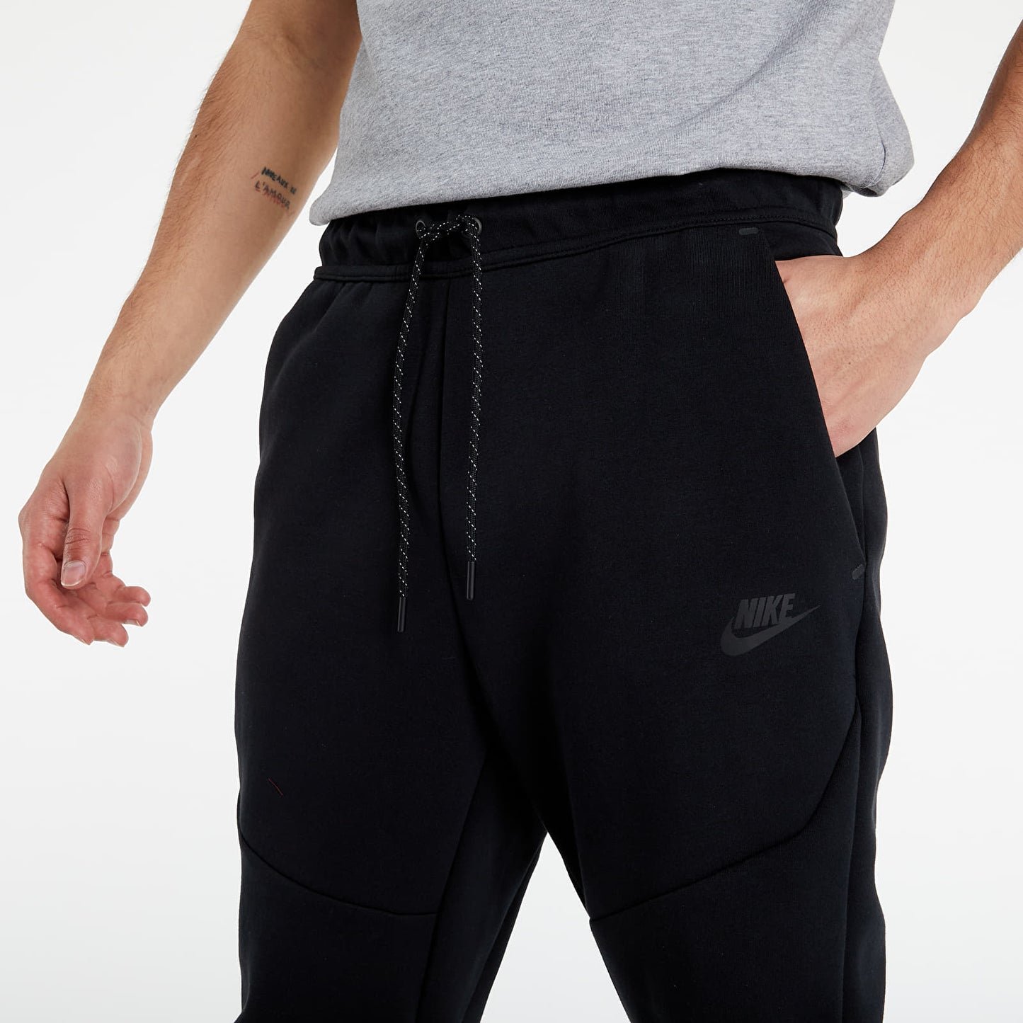 NIKE SPORTSWEAR TECH FLEECE BLACK CU4495-010 KELNĖS