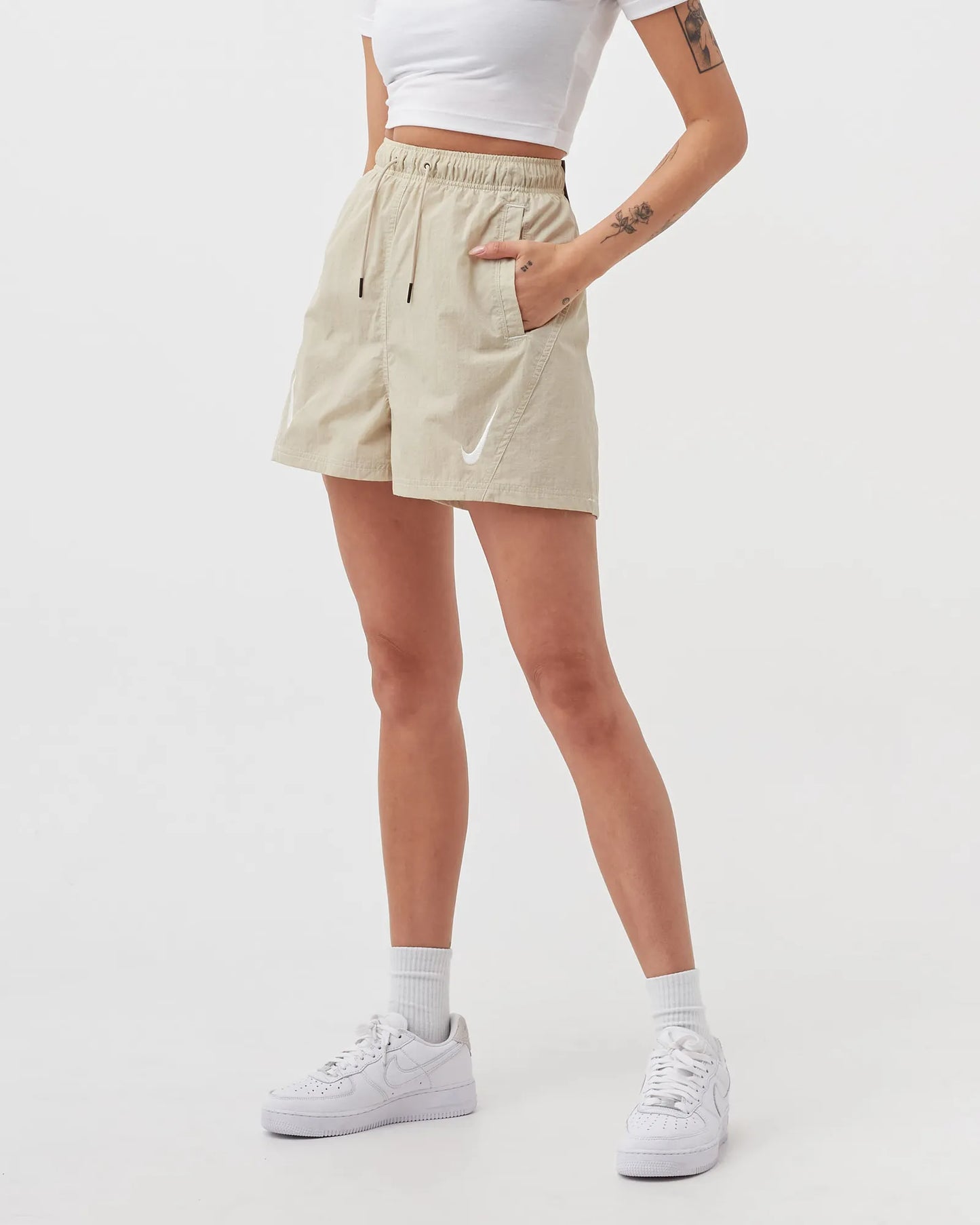 NIKE SPORTSWEAR SWOOSH WOMEN CREAM DD5592-206 ŠORTAI