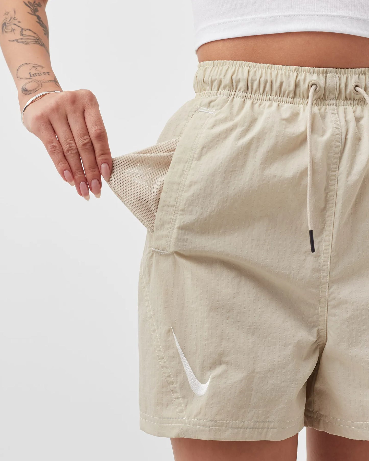 NIKE SPORTSWEAR SWOOSH WOMEN CREAM DD5592-206 ŠORTAI
