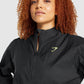 GYMSHARK PULSE WOVEN JACKET BLACK STRIUKĖ