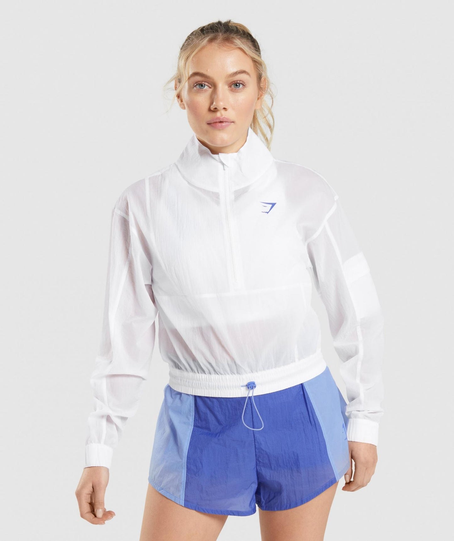 GYMSHARK PULSE WOVEN JACKET WHITE BLUE STRIUKĖ