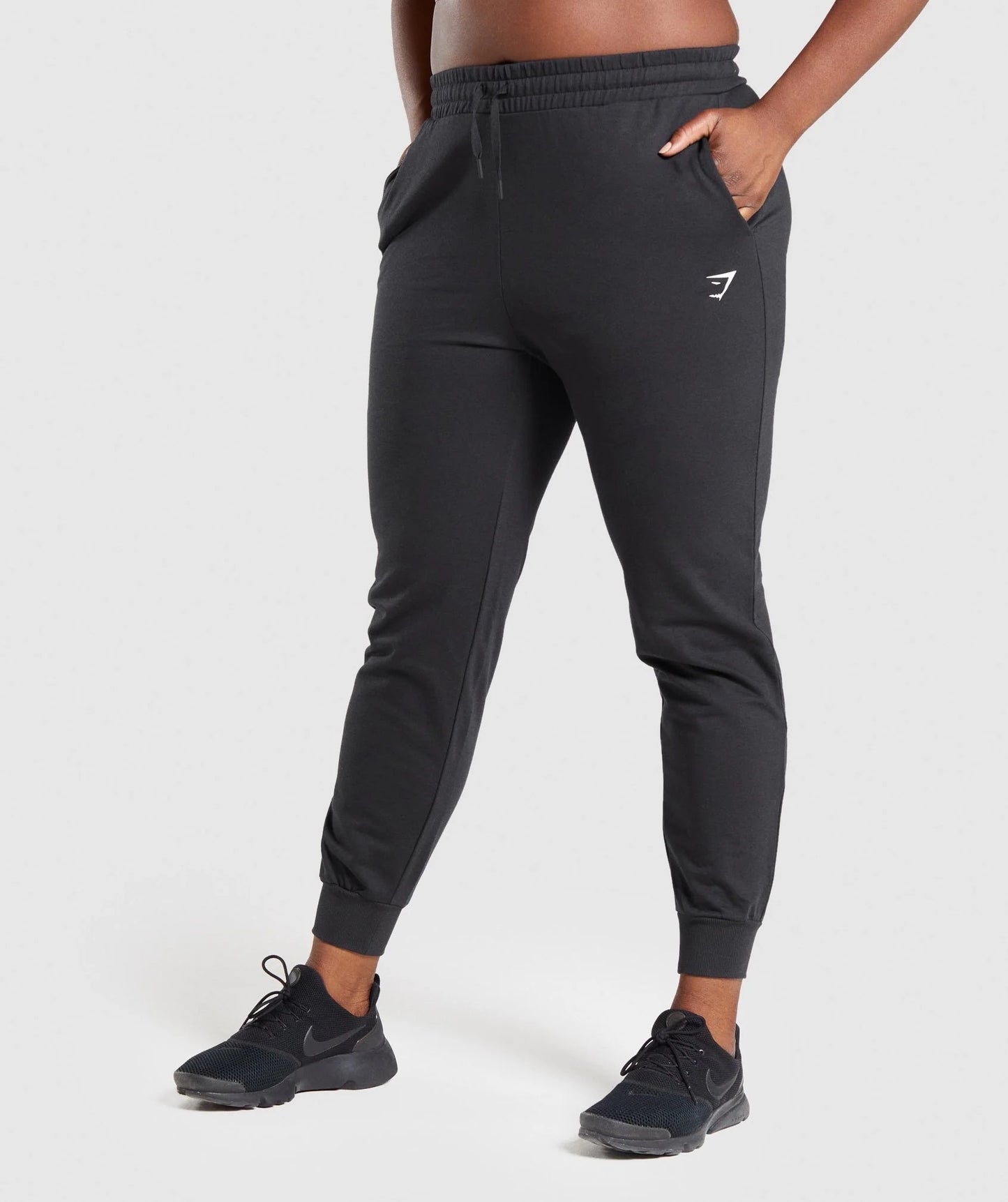 GYMSHARK TRAINING JOGGERS BLACK KELNĖS