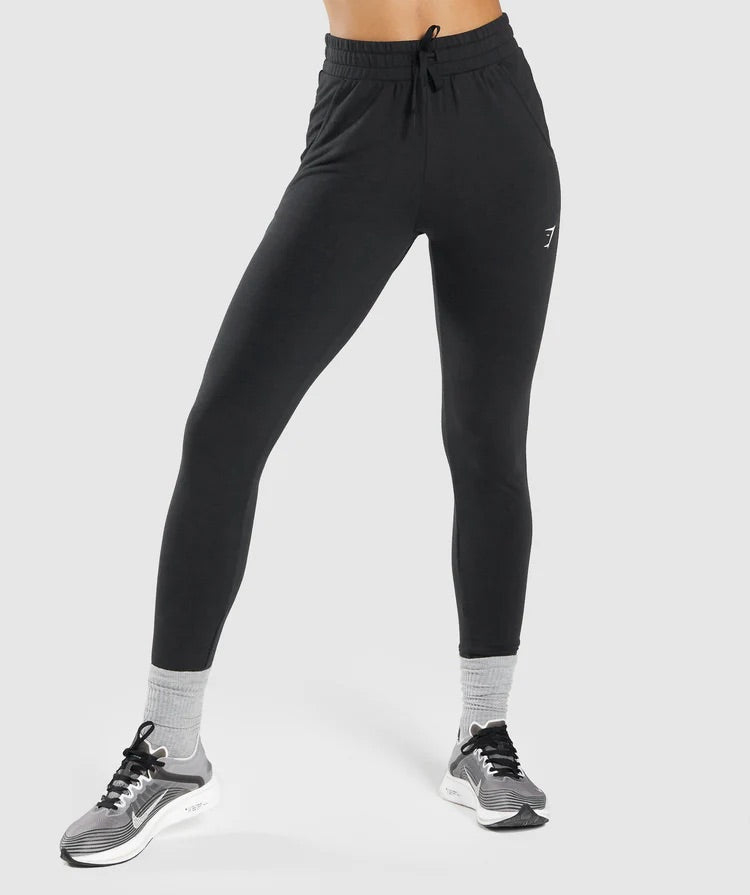 GYMSHARK PIPPA TRAINING JOGGERS BLACK KELNĖS