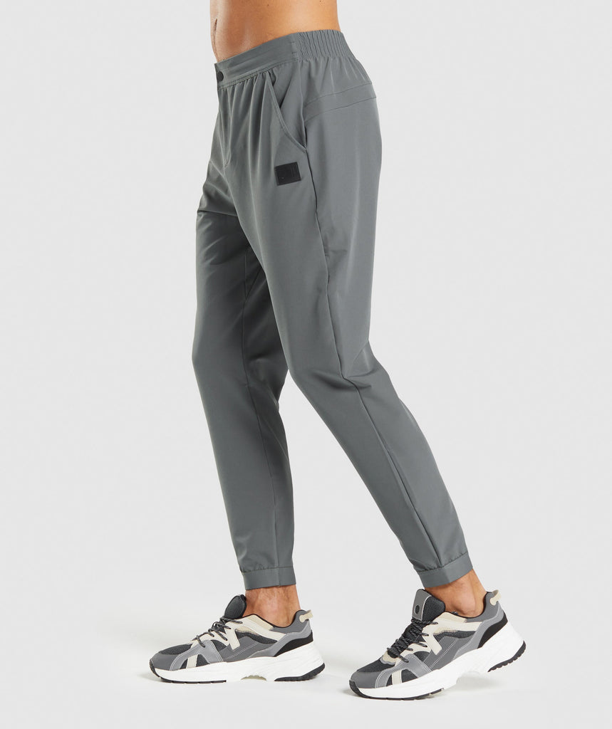 GYMSHARK RETAKE WOVEN DARK GREY KELNĖS
