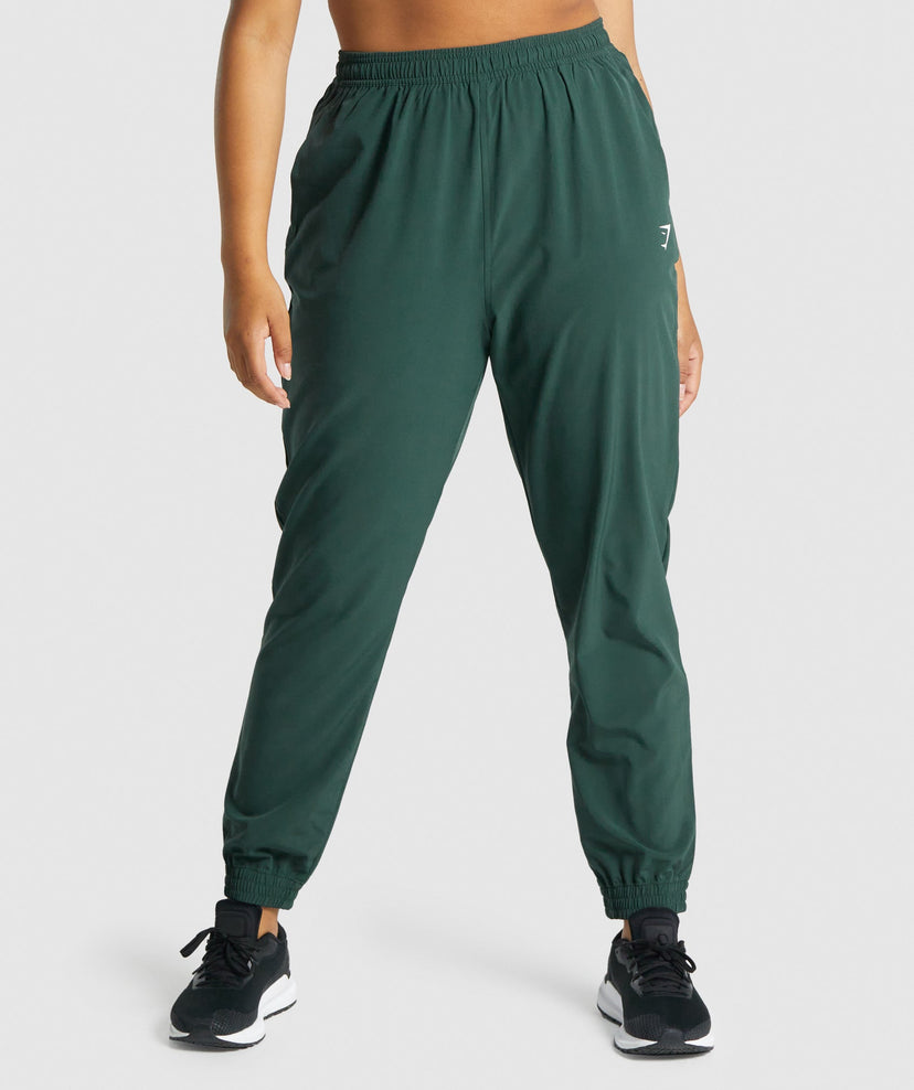 GYMSHARK TRAINING WOVEN DARK GREEN KELNĖS