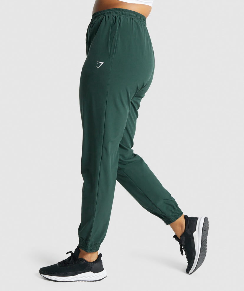 GYMSHARK TRAINING WOVEN DARK GREEN KELNĖS