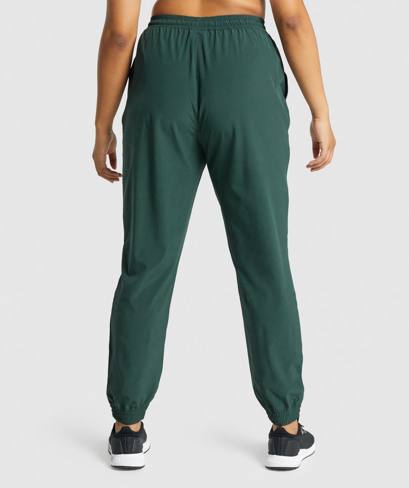 GYMSHARK TRAINING WOVEN DARK GREEN KELNĖS