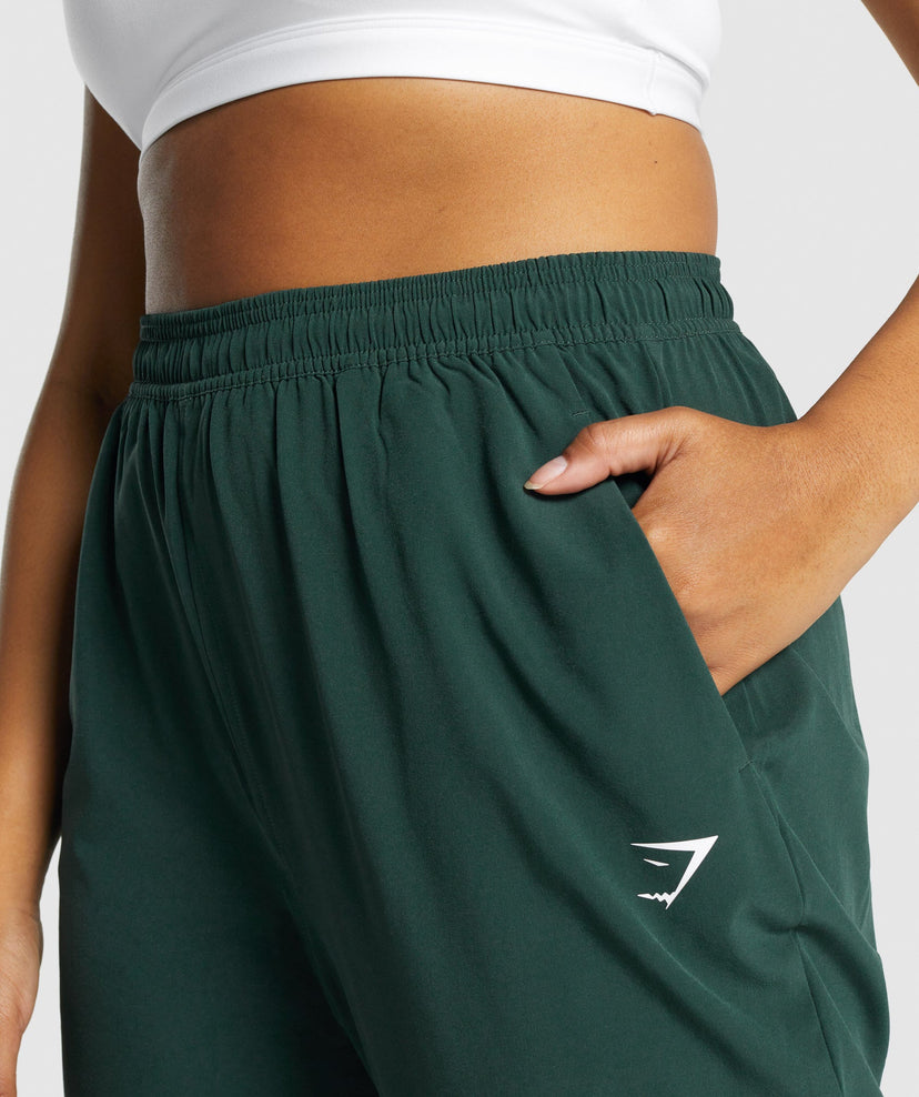 GYMSHARK TRAINING WOVEN DARK GREEN KELNĖS
