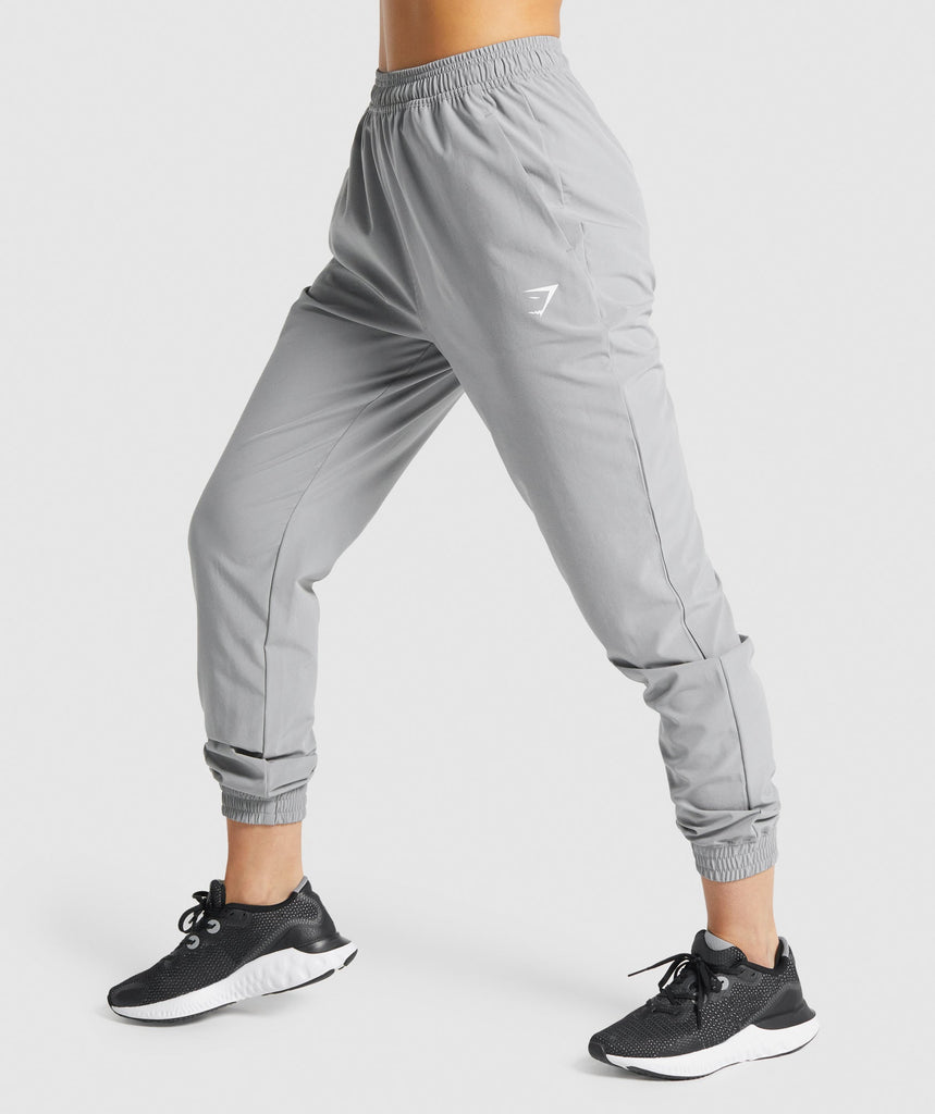 GYMSHARK TRAINING WOVEN LIGHT GREY KELNĖS