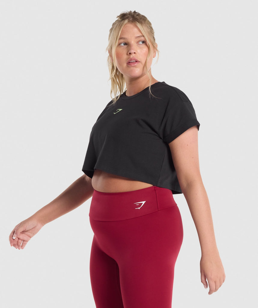 GYMSHARK TRAINING ALONE GRAPHIC CROP TOP BLACK SPORTINĖ PALAIDINĖ