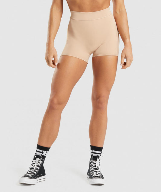 GYMSHARK KK KATHRYN AND KENDRA FIT SHORTS CREAM ŠORTAI