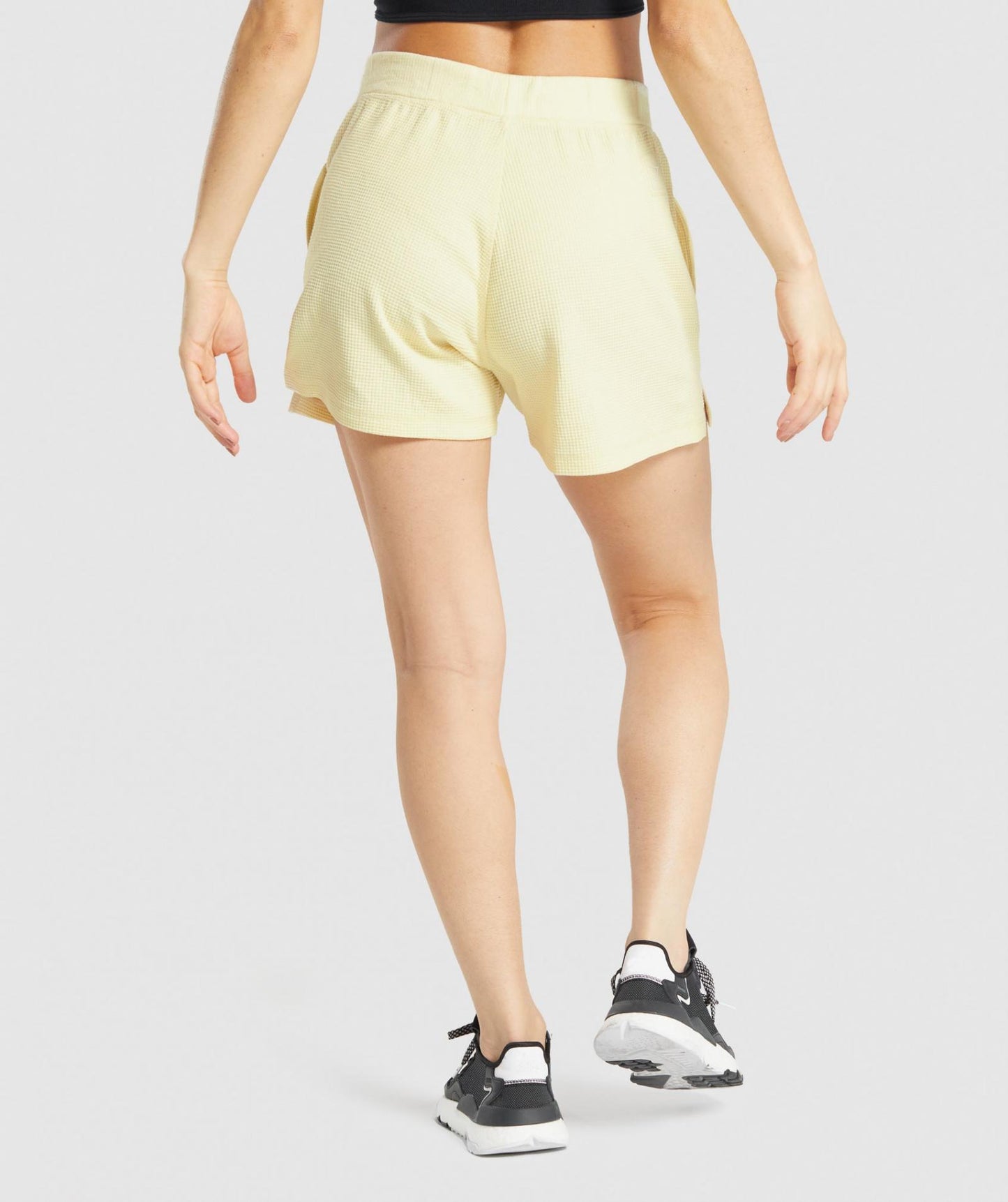 GYMSHARK PAUSE LOOSE BABY YELLOW ŠORTAI
