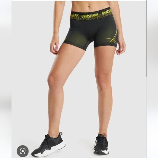 GYMSHARK APEX SEAMLESS LOW RISE BLACK/NEON YELLOW ŠORTAI