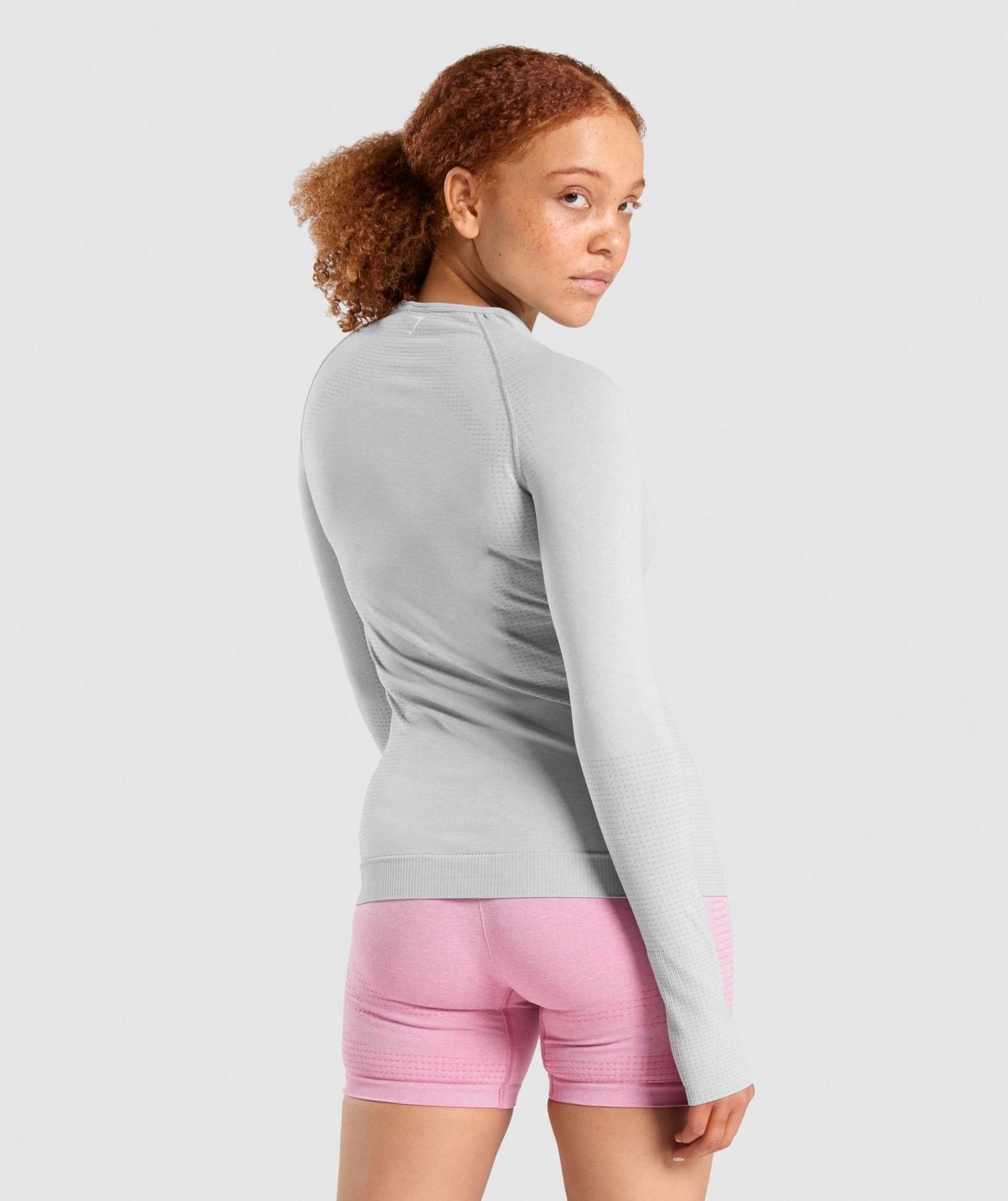 GYMSHARK VITAL SEAMLESS 2.0 LONG SLEEVE TOP LIGHT GREY SPORTINĖ PALAIDINĖ