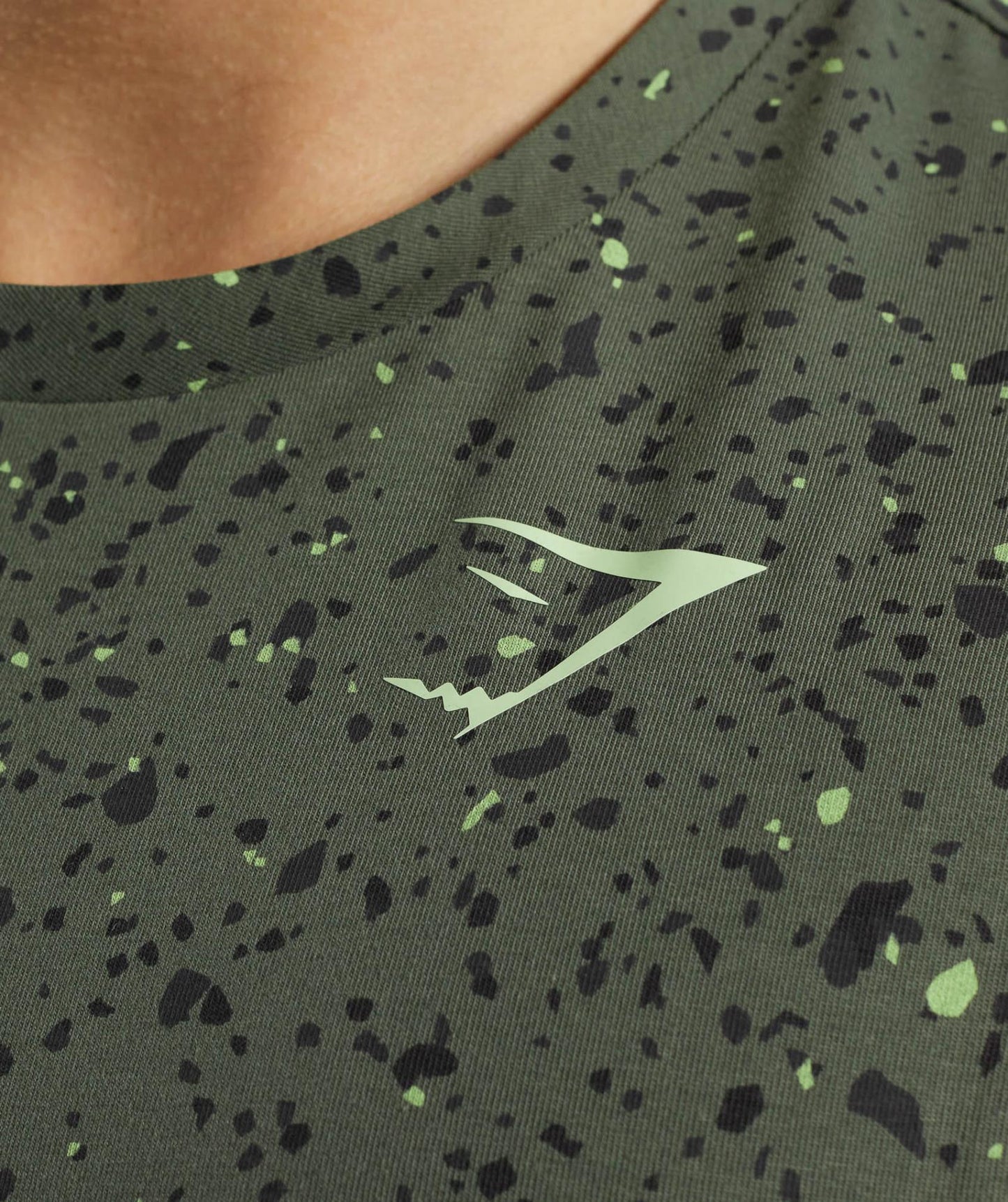 GYMSHARK MICRO PRINT DROP ARM TANK DARK GREEN PRINT SPORTINĖ PALAIDINĖ