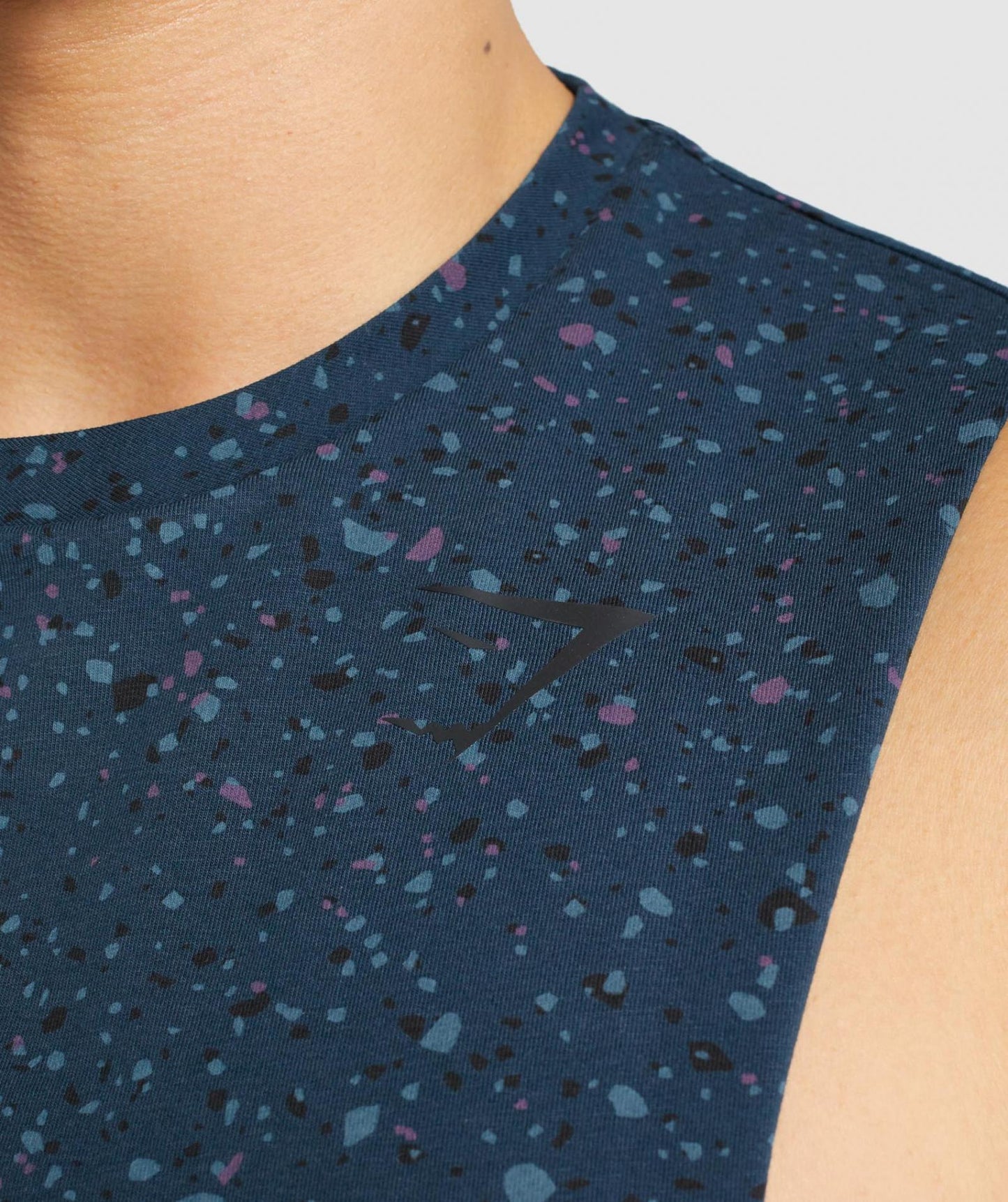 GYMSHARK MICRO PRINT DROP ARM TANK NAVY BLUE PRINT SPORTINĖ PALAIDINĖ