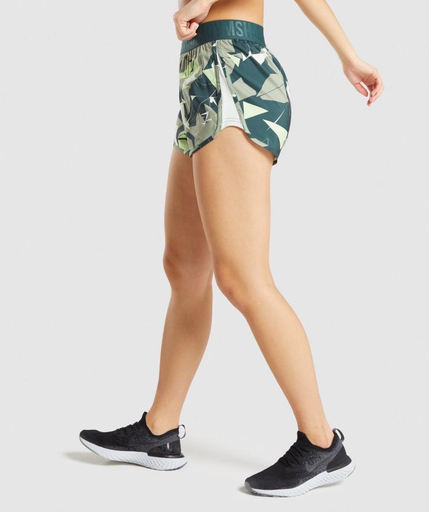 GYMSHARK TRAINING LOOSE FIT LIGHT GREEN PRINT ŠORTAI